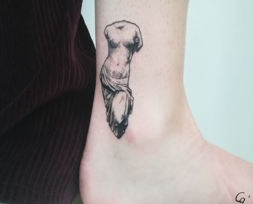 LED Statue Series Aphrodite fine line dotwork tattoo by artist Cesarina Gretha (Sanne Bosscher)