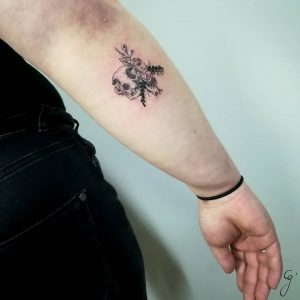 LED Cat Skull fine line dotwork tattoo by artist Cesarina Gretha (Sanne Bosscher)